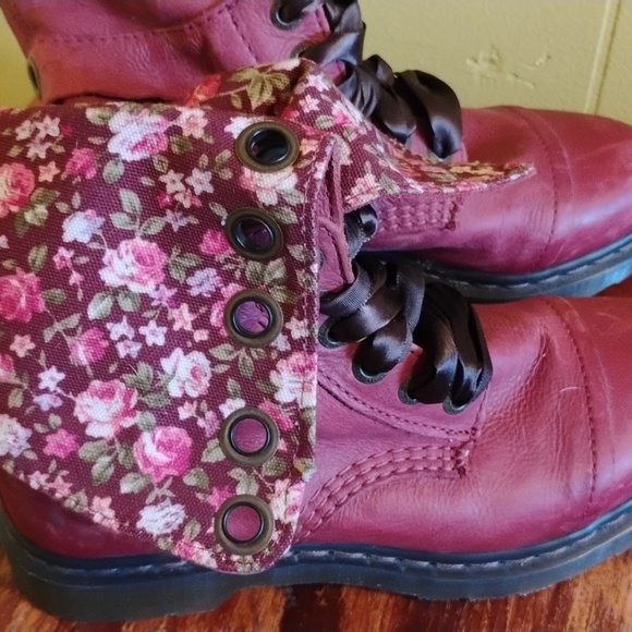 Boots - Picture 3 of 4